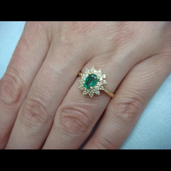 - Estate, Vintage, 14k yellow gold, emerald with double diamond halo ring - Picture 8 of 8